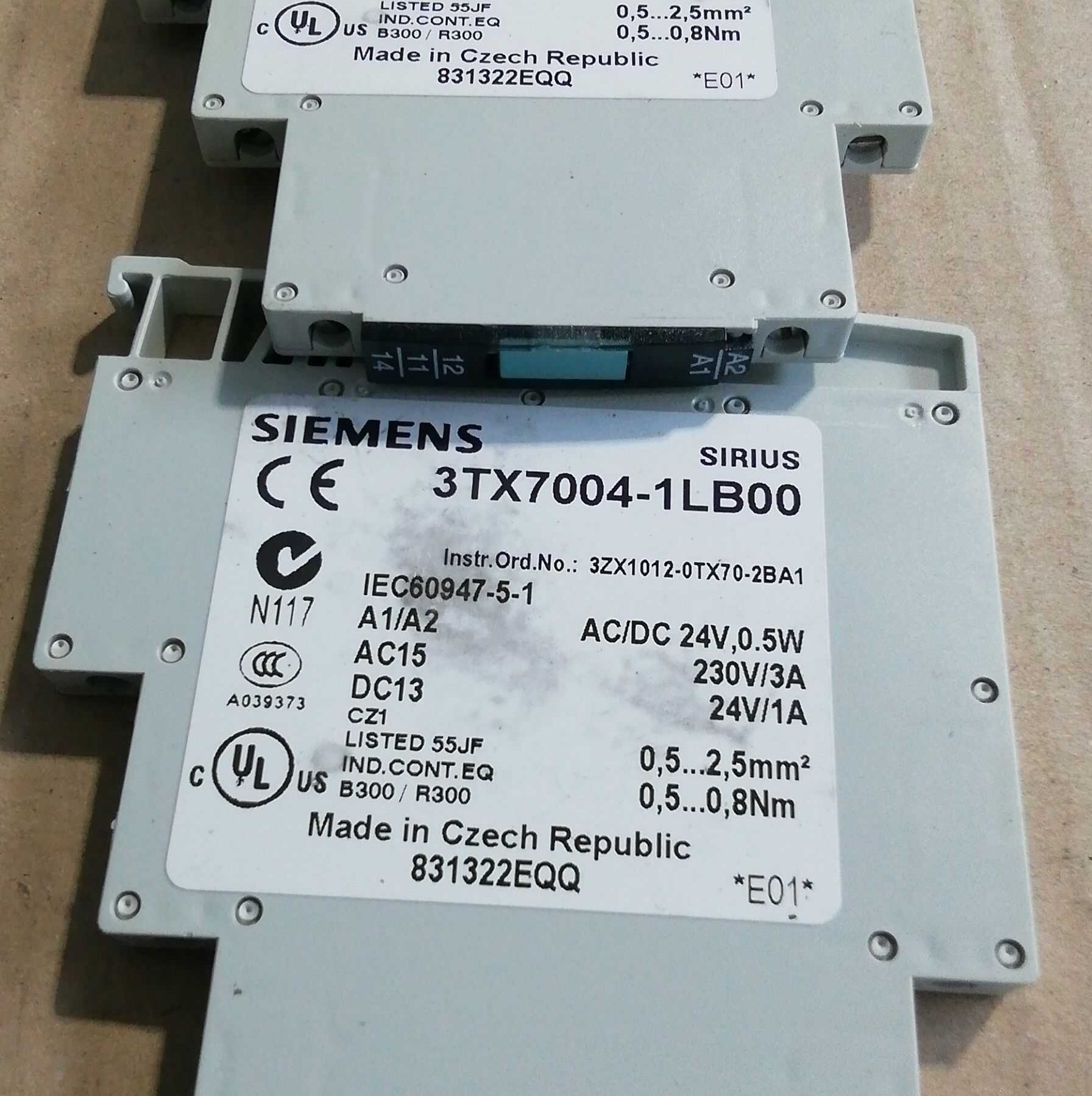 Relè Siemens 3TX70041LB00 Interfaccia di Uscita 230AC/DC
